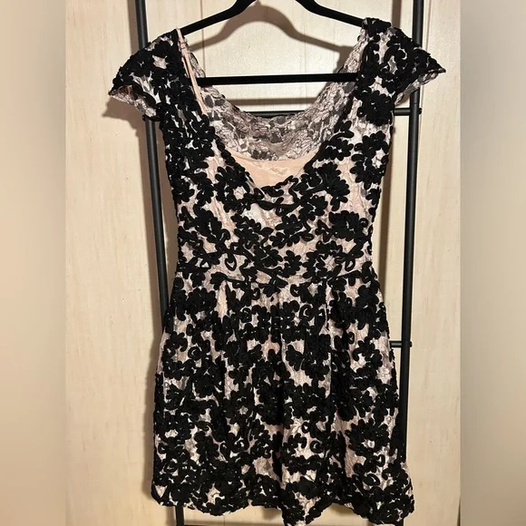 Yoana Baraschi Anthropologie Sheer Jardim Lace Dress Black Women’s Sz 4 - Picture 5 of 10